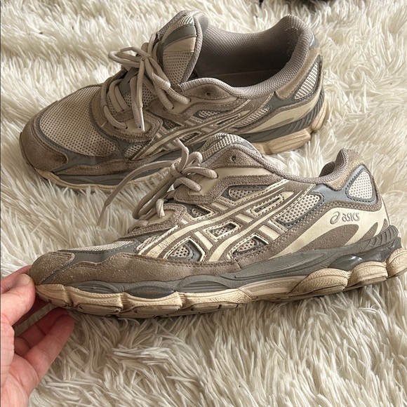 Asics Light Beige and Gray Running Shoes, GEL NYC, in cream oyster colorway - Picture 8 of 13